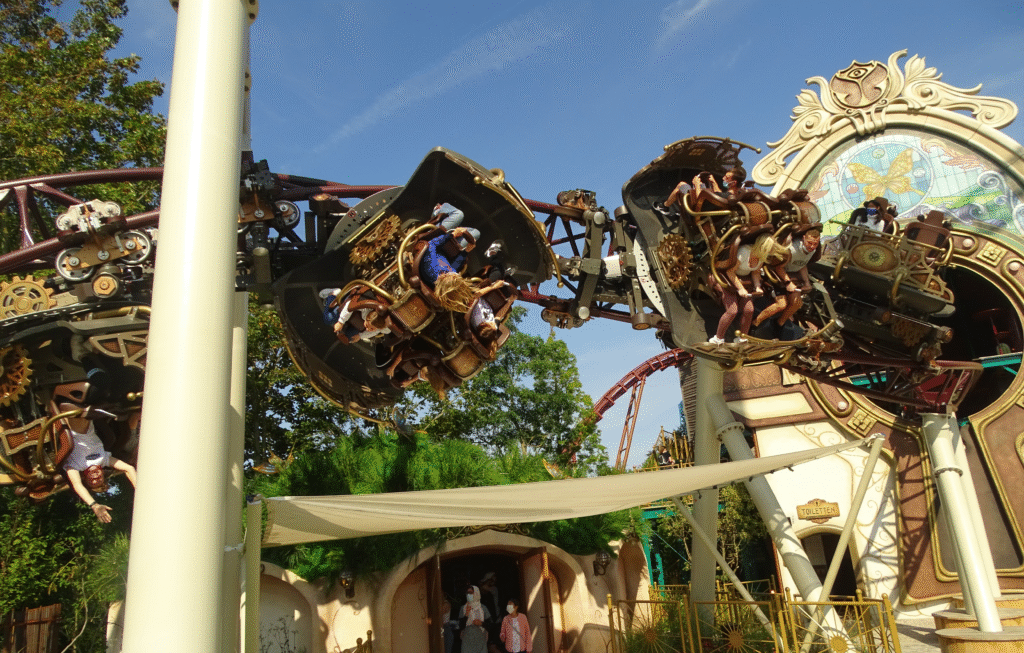 The ride to Happiness, le spinning coaster envoutant de Plopsaland de Panne - Parcs Actus - Actualite des parcs d'attractions image 2 - Actualité des Parcs d'attractions - Parcs Actus