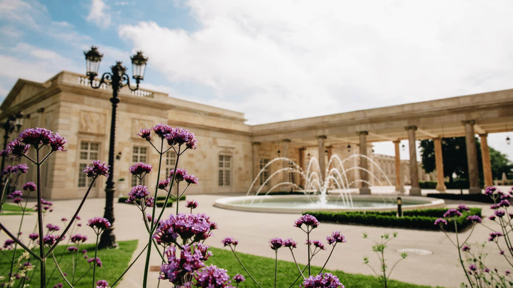 Le Grand Siècle, l’hôtel qui vous promet un voyage royal au cœur du Puy du Fou ! - Parcs Actus - Actualite des parcs d'attractions image 85 - Actualité des Parcs d'attractions - Parcs Actus