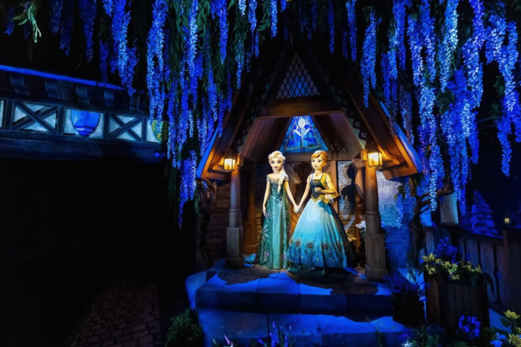 FrozenLand, l’univers de la Reine des Neiges arrive à Disneyland Paris en 2026 ! - Parcs Actus - Actualite des parcs d'attractions image 117 - Actualité des Parcs d'attractions - Parcs Actus