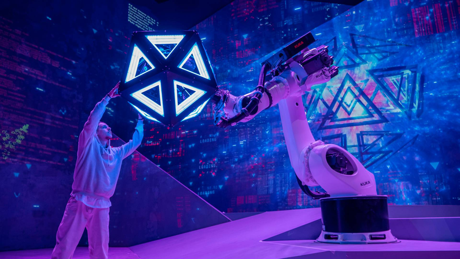 Éclipse, un "Robotic Show" qui révolutionne le genre au Futuroscope. - Parcs Actus
