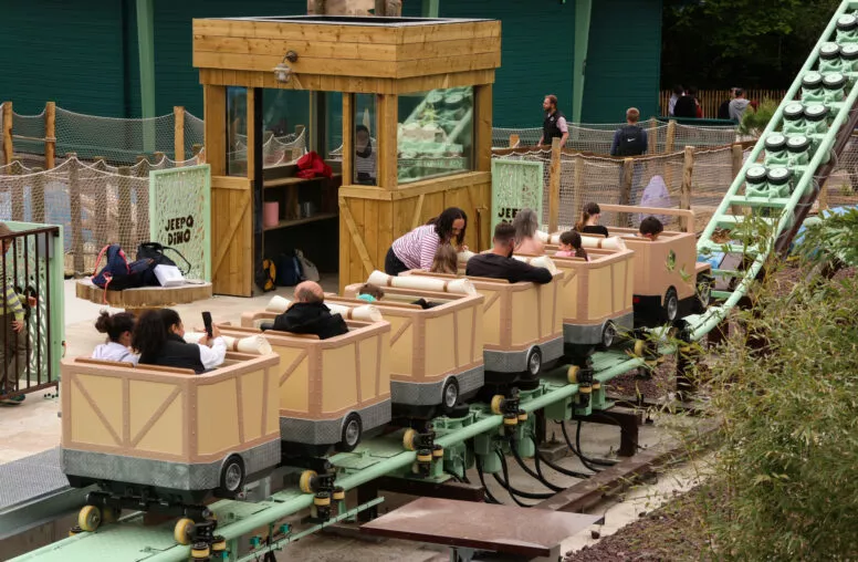 Les dinos débarquent à la Récré des 3 Curés avec un coaster familial - Parcs Actus - Actualite des parcs d'attractions image 163 - Actualité des Parcs d'attractions - Parcs Actus