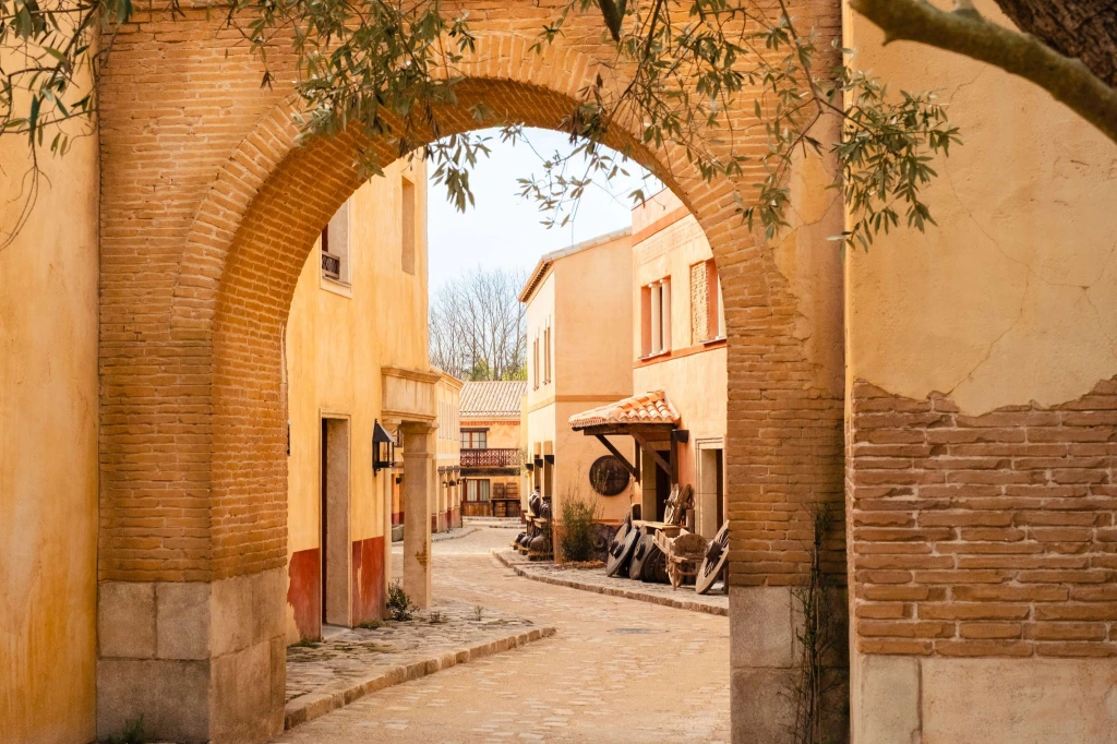 La rue Gallo-Romaine, nouvelle offre hôtelière 2025 du Puy du Fou - Parcs Actus - Actualite des parcs d'attractions image 198 - Actualité des Parcs d'attractions - Parcs Actus