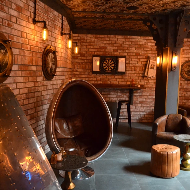 Hôtel Charles Lindbergh, dormez tels de véritables explorateurs de Rookburgh - Parcs Actus - Actualite des parcs d'attractions Bar 1919 - Rookburgh - Phantasialand - Hôtel Charles Lindbergh