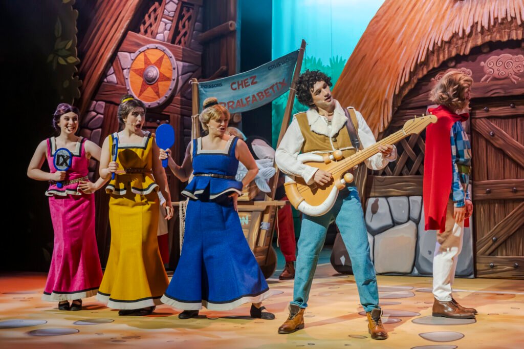 « C’est du délire ! », la première comédie musicale gauloise du Parc Astérix - Parcs Actus - Actualite des parcs d'attractions Cest du Delire 6 - Actualité des Parcs d'attractions - Parcs Actus