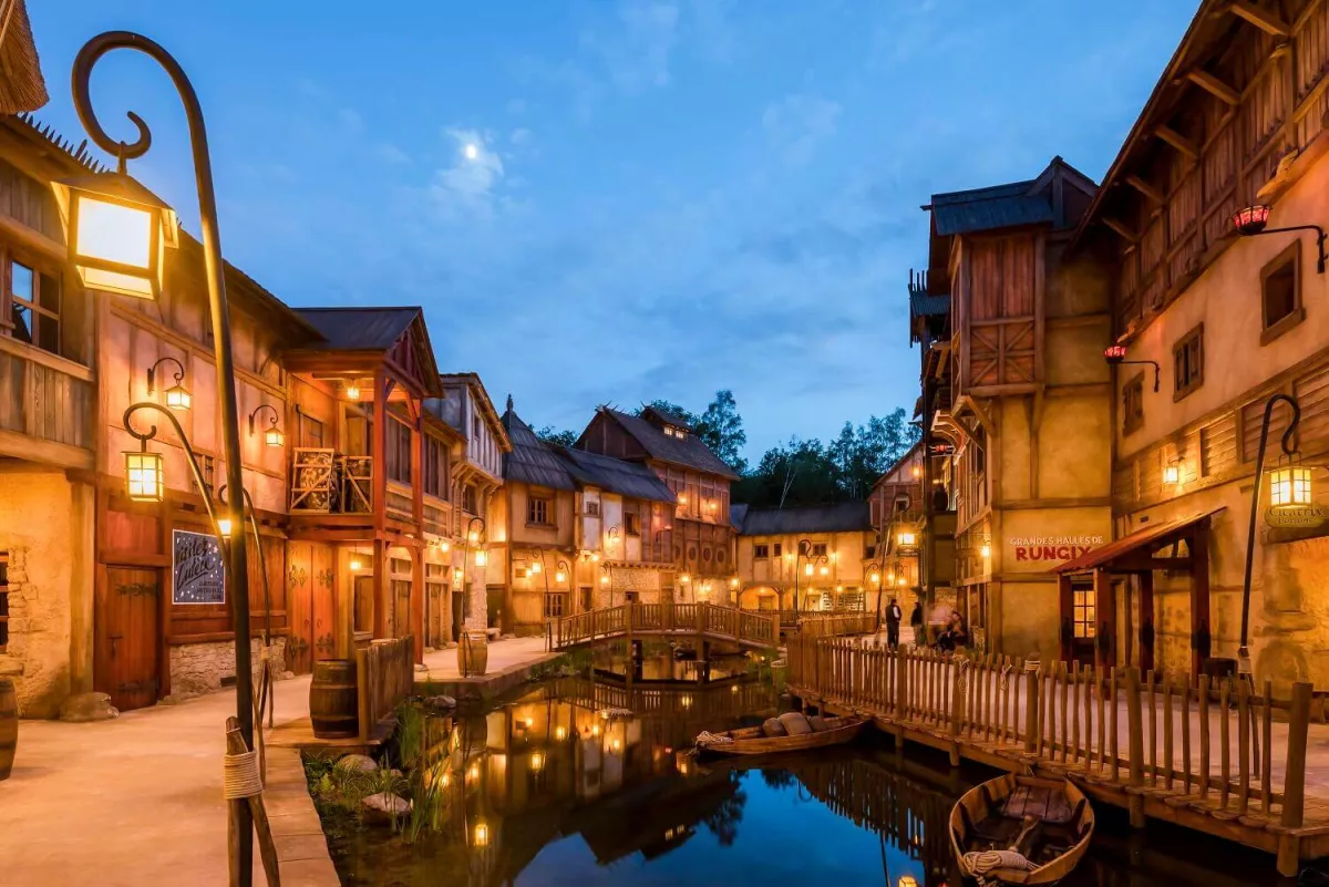 Parc Astérix : plongez aux coeur des Quais de Lutèce, le 3ème hôtel gaulois - Parcs Actus