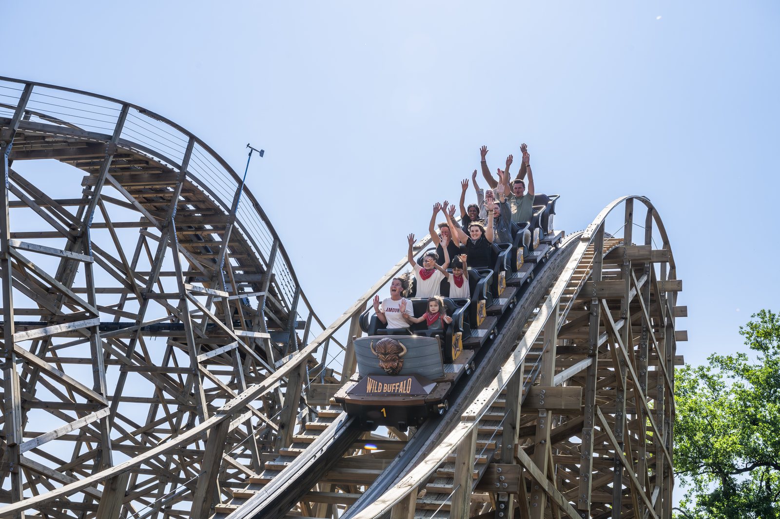 Wild Buffalo, le wooden coaster familial de la Mer de Sable ! - Parcs Actus - Actualite des parcs d'attractions image 155 - Actualité des Parcs d'attractions - Parcs Actus