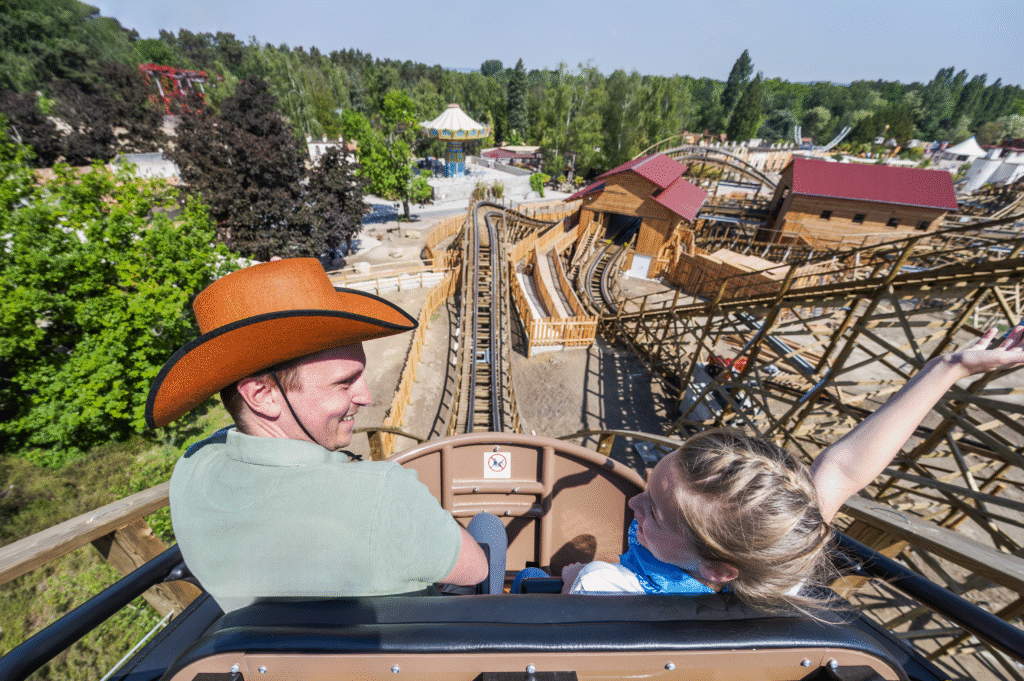 Wild Buffalo, le wooden coaster familial de la Mer de Sable ! - Parcs Actus - Actualite des parcs d'attractions image 158 - Actualité des Parcs d'attractions - Parcs Actus