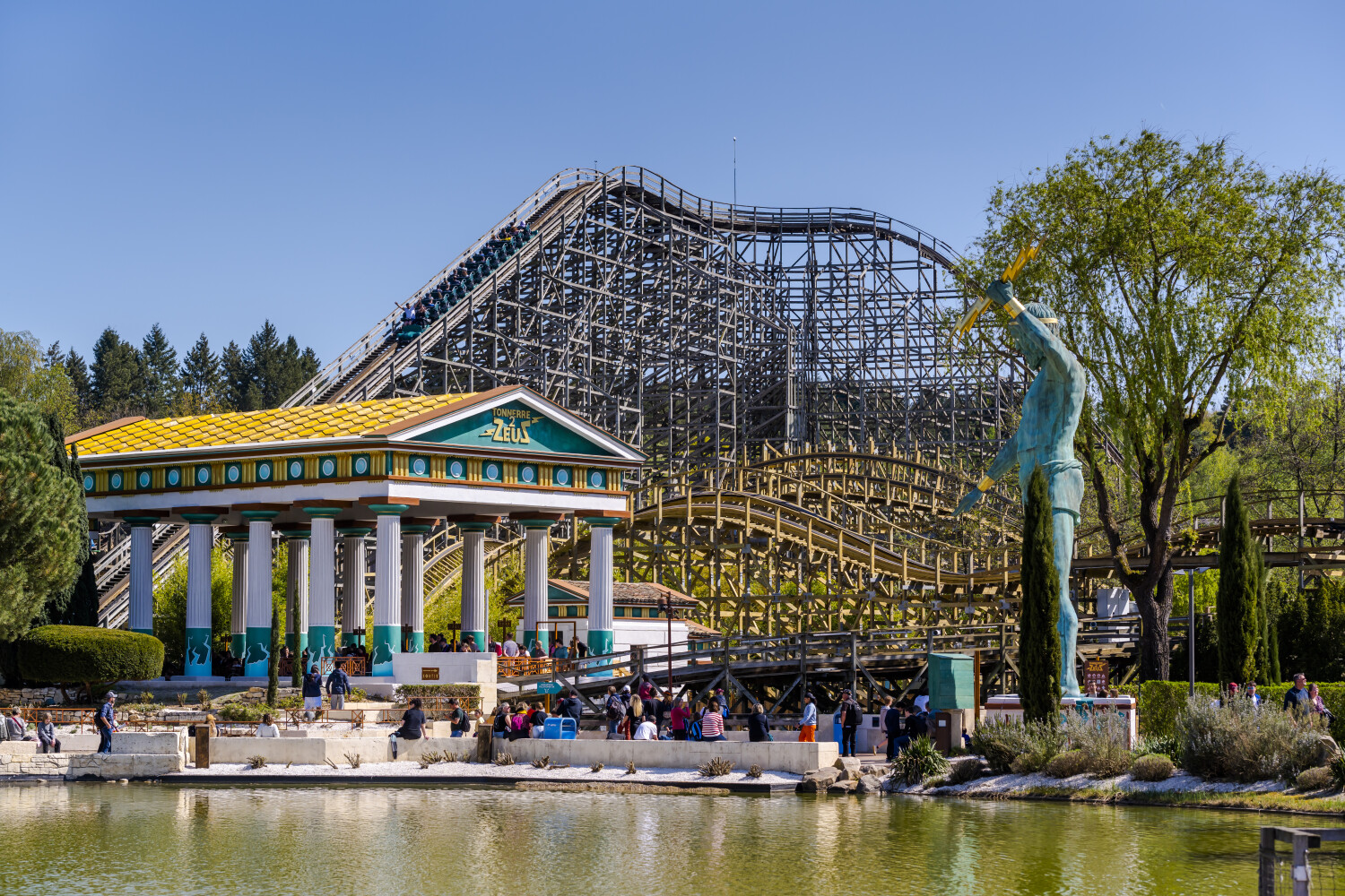 Tonnerre 2 Zeus : le renouveau d’un roller coaster unique au Parc Astérix - Parcs Actus