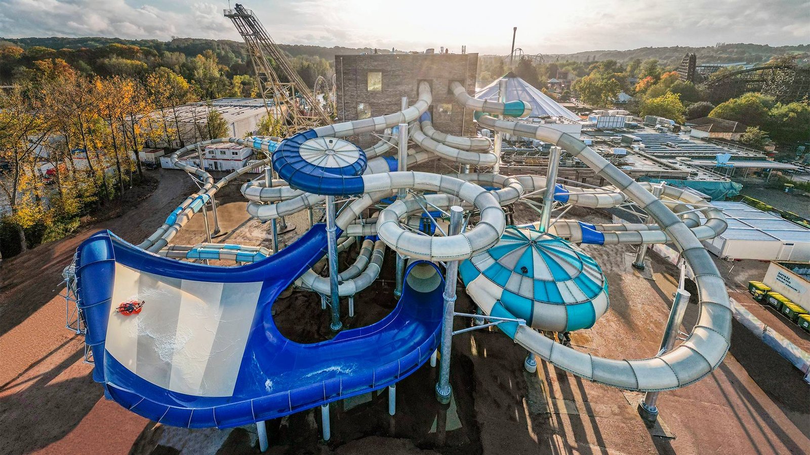 4 nouveaux toboggans vertigineux ouvrent en 2023 à Aqualibi ! - Parcs Actus