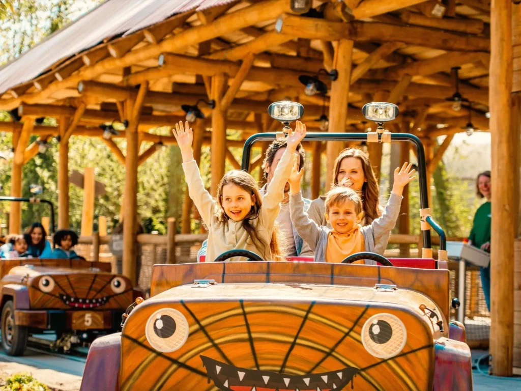 Plopsaland Deutschland dévoile une année 2025 riche en nouveautés familiales - Parcs Actus - Actualite des parcs d'attractions HPH BlinkysOutbackExpedition Hero.jpg.webp - Actualité des Parcs d'attractions - Parcs Actus