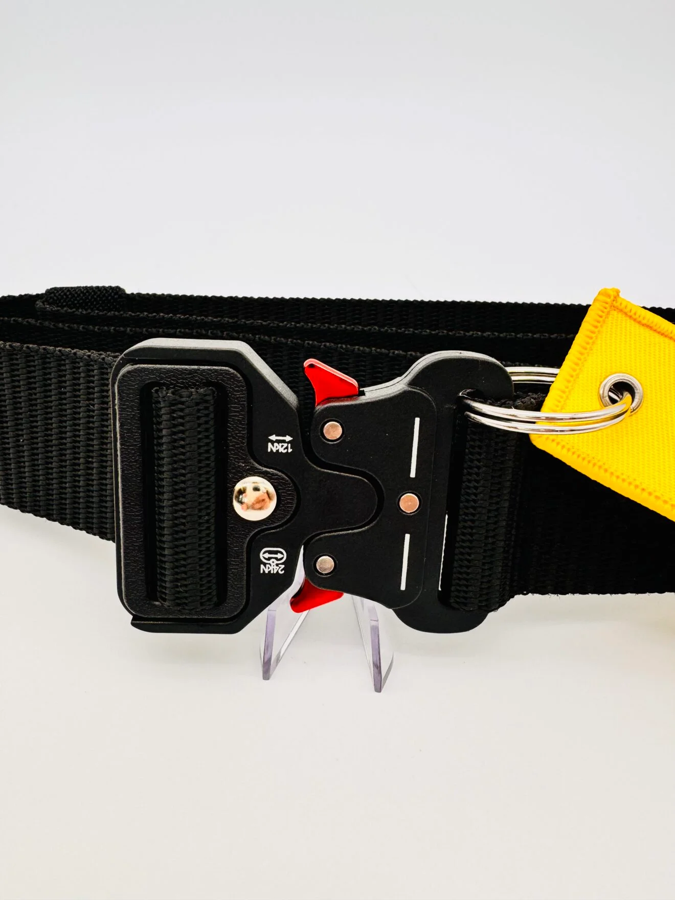 Ceinture “Pull the yellow strap” - Parcs Actus - Actualite des parcs d'attractions Ceinture "Pull the yellow strap" – Image 3