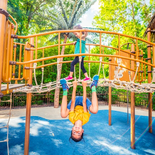 Destination Cabaïana, la nouvelle expérience hôtelière immersive de Nigloland - Parcs Actus - Actualite des parcs d'attractions Jeu 1 - Actualité des Parcs d'attractions - Parcs Actus