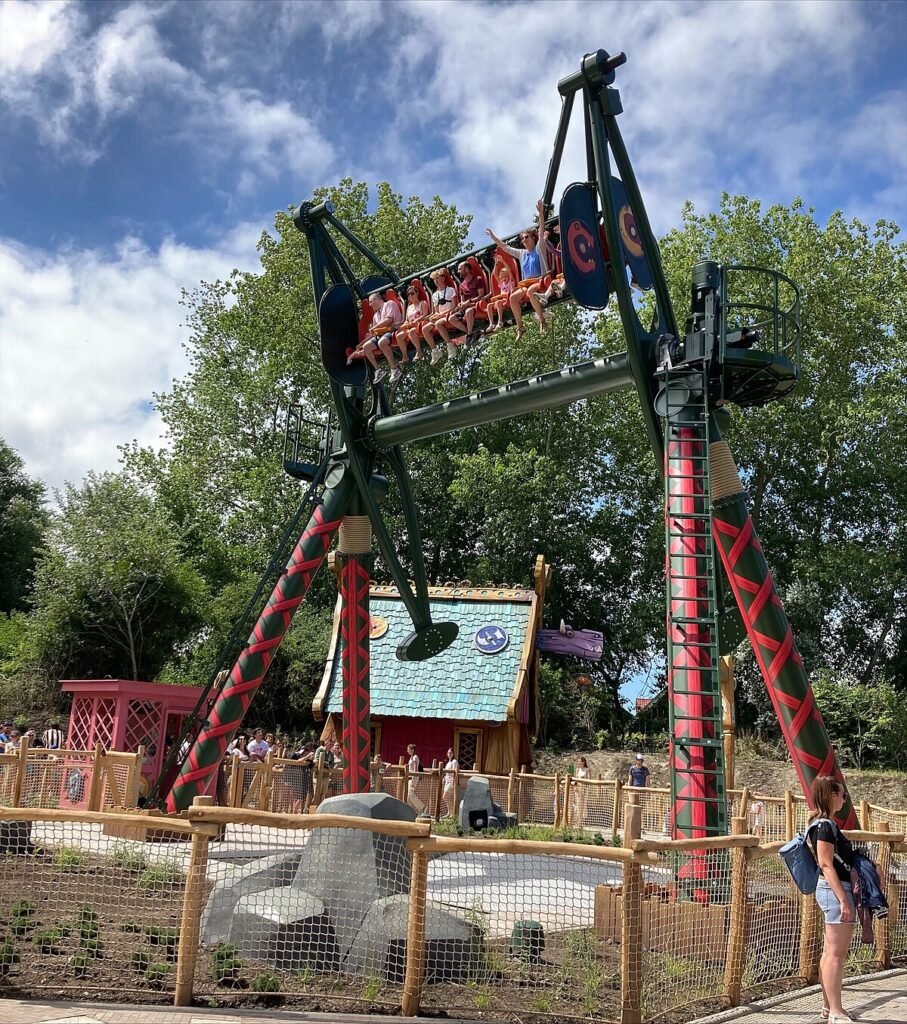 Wickie’s Wervelwind, une nouvelle dose de fun familiale à Plopsaland de Panne - Parcs Actus - Actualite des parcs d'attractions Wickies Wervelwind overview - Actualité des Parcs d'attractions - Parcs Actus