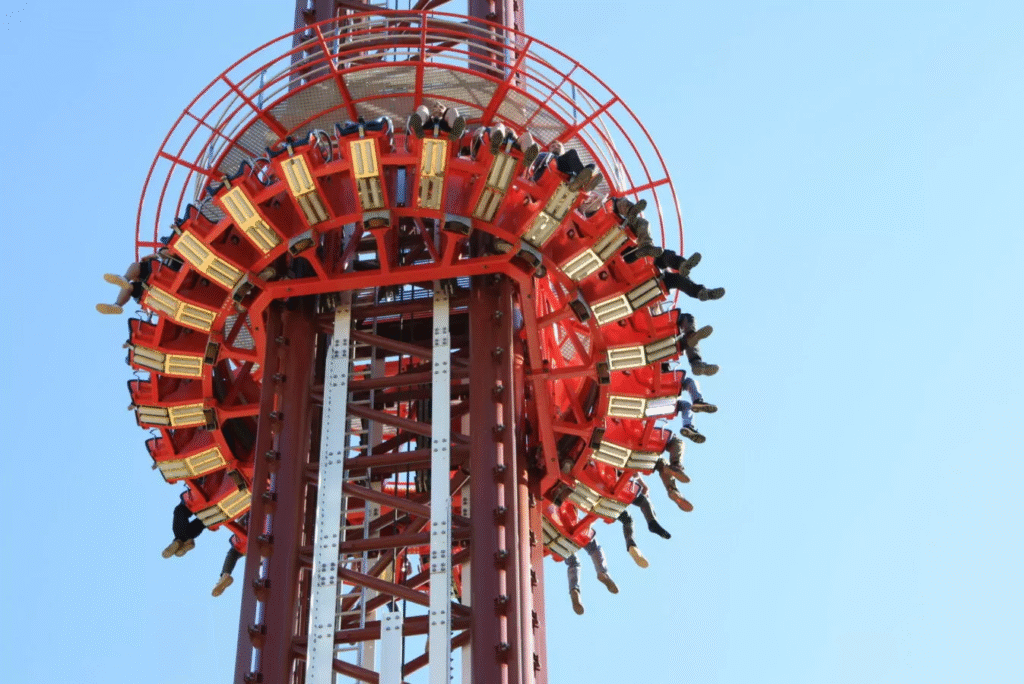 Tremor, la tour de chute terrifiante s’élève à la Récré des 3 Curés - Parcs Actus - Actualite des parcs d'attractions image - Actualité des Parcs d'attractions - Parcs Actus