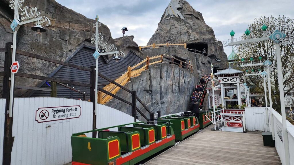 Tivoli Garden | la Magie de Noël - Parcs Actus - Actualite des parcs d'attractions rutschebanen 02 - Actualité des Parcs d'attractions - Parcs Actus