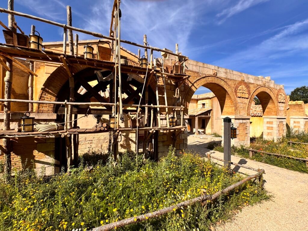 La rue Gallo-Romaine, nouvelle offre hôtelière 2025 du Puy du Fou - Parcs Actus - Actualite des parcs d'attractions IMG 0549 - Actualité des Parcs d'attractions - Parcs Actus