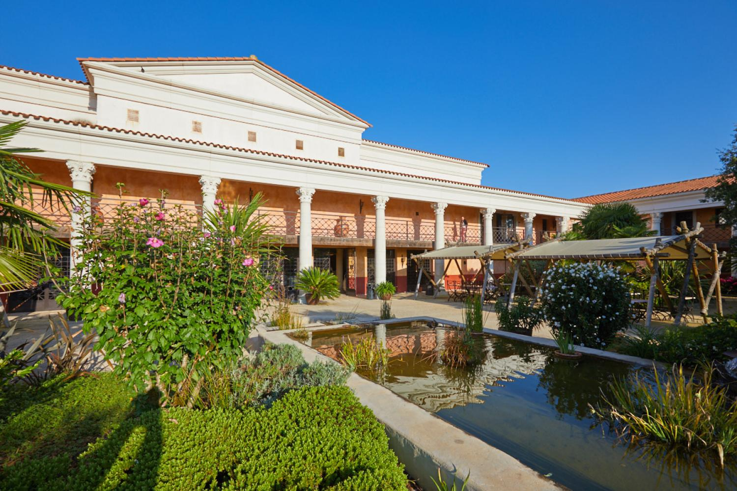 Top 5 des meilleurs hôtels du Puy du Fou  pour une immersion historique garantie - Parcs Actus